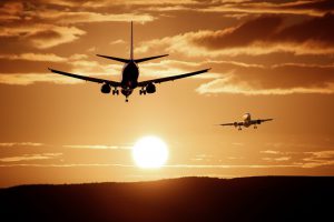 Aviones al atardecer