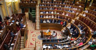 El Congreso deroga el voto rogado de los españoles en el exterior