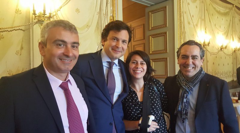 Lidia López con el alcalde de Ginebra y representantes de asociaciones españolas