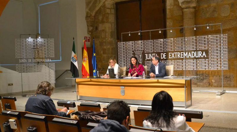 Rosa Balas presenta la plataforma Extremadura en el mundo